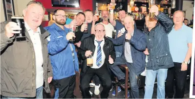  ??  ?? Cheers Regulars celebrate at the bar. Right, our reporter Ben Ramage presenting the award to Derek