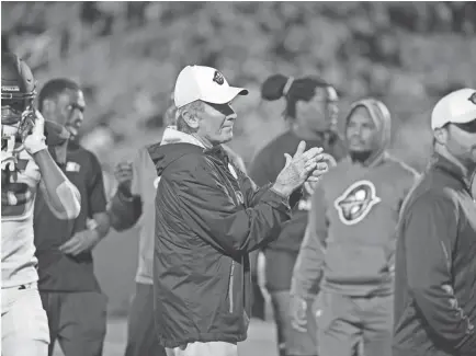  ??  ?? Orlando Apollos head coach Steve Spurrier, center, has poked fun at the Washington Redskins and the Tennessee Volunteers in his first two weeks in the AAF. PHELAN M. EBENHACK/AP