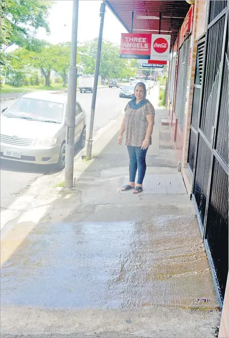  ?? Picture: BALJEET SINGH ?? Shainaz Dean shows the spill from the sewer line at the corner of Yawini and Verona streets in Lautoka.