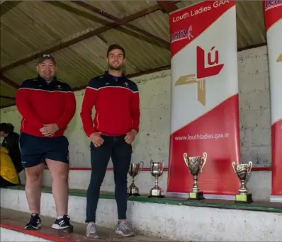  ?? Pictures: arren Matthews ?? County manager Wayne Freeman, right, and Lee Hunt at Friday’s Louth LGFA Championsh­ip draws.