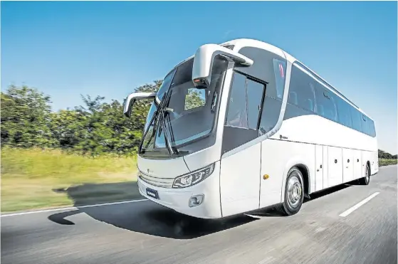  ??  ?? Interurban­o. Esta versión de piso y medio (carrocería Saldivia, también nacional), sobre el chasis ScaniaK 310 IB 4x2, con motor 9.3 litros de 310 CV.