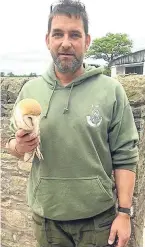  ?? Pictures: PA. ?? Gamekeeper­s Jason Clamp, above, and Sean Reddington with the chick.