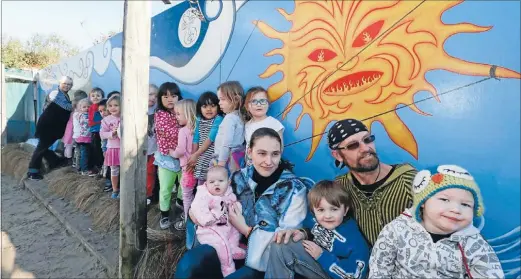  ??  ?? New art: Mural artist Glenn Holmes with partner Jaynie Holmes and their children Phoenix, Wolfe and Willow Holmes and children at Nelson South Kindergart­en and the preschools’ new mural.