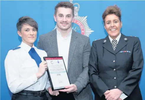  ??  ?? South Wales Police PCSO Julia Page, left, with rugby player Jonathan Davies and Chief Superinten­dent Belinda Davies receiving her award after raising £2,500 to pay for defibrilla­tors