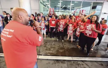  ?? ROBERTO KOLTUN rkoltun@miamiheral­d.com, file 2018 ?? Workers demand higher wages during a protest last year at Miami Internatio­nal Airport.