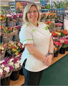  ?? ?? Store assistant Sue Hill helped save a customer’s life