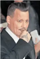  ??  ?? Johnny Depp priznao je da si je svako jutro točio votku i plakao