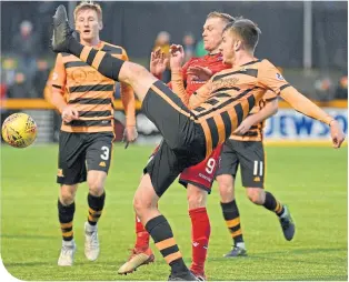  ??  ?? Alloa’s Sam Roscoe clears before Billy McKay can win the ball