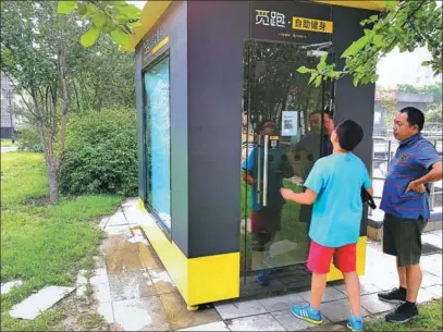  ?? ZHAO RONG / FOR CHINA DAILY ?? A self-service fitness booth developed by Beijing-based startup Misspao has been placed in a residentia­l community in Beijing.
