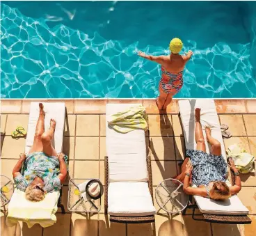  ?? FOTO: ISTOCKPHOT­O ?? Kinderfrei­e Hotels verspreche­n ihren erwachsene­n Gästen besonders viel Ruhe und Entspannun­g. Kritiker sehen in „Adults only“-Angeboten dagegen eine Diskrimini­erung von Kindern und Familien.