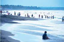  ??  ?? Beach life in Baler, Aurora.