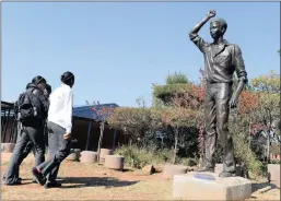  ?? PICTURE: MATTHEWS BALOYI ?? A statue of 1976 student leader Teboho Tsietsi Mashinini at Morris Isaacson High School in Soweto. The writer argues that today’s student leaders are no different from Mashinini and others from the past. But instead of fighting a politicall­y repressive...