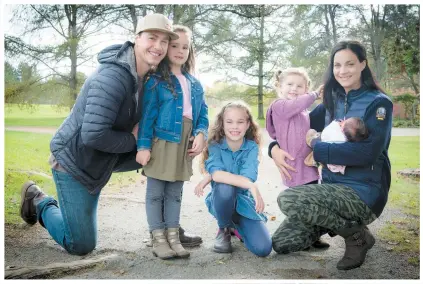  ?? PHOTO D’ARCHIVES, CHANTAL POIRIER ?? Erik Guay se consacrera dorénavant entièremen­t à sa conjointe Karen et à leurs quatre filles, soit Leni, Logann, Marlo et la petite Maude née à l’automne 2017.