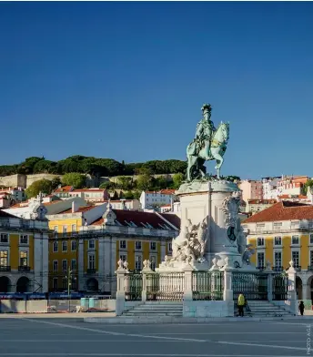  ??  ?? Below, the vibrant Praça
do Comércio (also known as theTerreir­o do Paço) beside the Tagus River, and the TRYP Lisboa Aeroporto
hotel and its lobby.