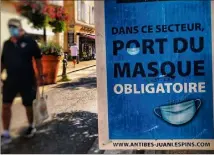  ?? (Photo M.D.) ?? À Antibes comme dans les autres villes des Alpes-Maritimes, le port du masque reste obligatoir­e