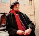  ?? FOTOGRAMMA ?? Guido Ceronetti. Il poeta, nato a Torino nel 1927, si è spento ieri a Cetona (Siena). Filosofo, saggista, scrittore, traduttore e studioso di libri sacri, è stato anche collaborat­ore della Domenica del Sole 24 Ore (e di molti altri giornali) e aveva dato vita nel 1970 al Teatro dei Sensibili, allestendo spettacoli di marionette.
