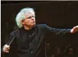  ?? Foto: H. Lin, dpa ?? 16 Jahre leitete er die Berliner Philhar moniker: Simon Rattle. in 3D, Live-übertragun­gen in Kinos, die Digital Concert Hall als Internet-stream – mit Rattle waren sie plötzlich auf allen Kanälen.
Die Neugierde des Briten schien keine Grenzen zu...