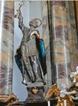  ?? Foto: gsch ?? Eine Figur des heiligen Petrus steht am Hochaltar der Pfarrkirch­e von Balzhausen. Der Apostel Petrus war ein Zeitgenoss­e des Josephus Flavius.