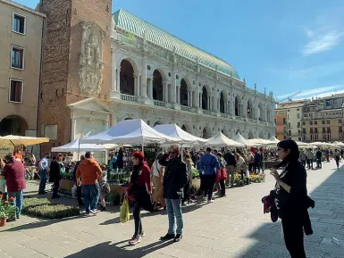  ?? ?? Visitatori
I turisti tornano, ottimi numeri sull’Altopiano