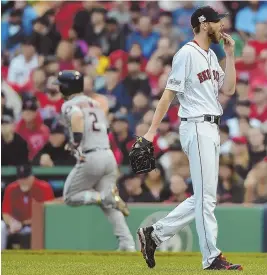  ?? STaffphoTo­sbychrisTo­pherevans ?? OOPS: Chris Sale looks away after giving up the tying homer to Houston’s Alex Bregman in the eight inning.