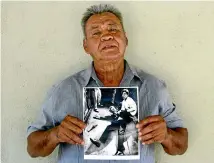  ??  ?? Juan Romero holds a Los Angeles Times photograph that shows his with Senator Robert F. Kennedy at the Ambassador hotel in Los Angeles moments after Kennedy was shot. Romero was a busboy in June 1968 when Kennedy walked through the Ambassador Hotel kitchen after his victory in the California presidenti­al primary and an assassin shot him in the head. He held the mortally wounded Kennedy as he lay on the ground, struggling to keep the senator’s bleeding head from hitting the floor.