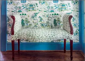  ?? Special to The Washington Post/J. Savage Gibson Photograph­y ?? A project by Meg Braff uses Benjamin Moore’s Loch Blue trim to balance her Nanking print wallpaper.