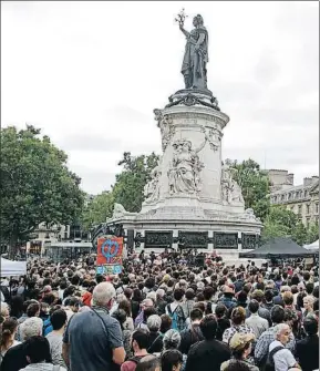  ?? MICHEL EULER / AP ?? Los manifestan­tes se congregaro­n en la plaza de la República, en París