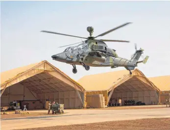  ?? FOTO: MARC TESSENSOHN/BUNDESWEHR/DPA ?? Kampfhubsc­hrauber des Typs Tiger sind in Mali im Einsatz. Die Bundeswehr beteiligt sich dort mit etwa 1000 Soldaten an der UN-Mission Minusma.