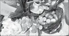  ?? Cortesía ?? Los investigad­ores decomisaro­n varias evidencias entre las que están dinero en efectivo y otros objetos. /