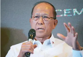  ?? AP FOTO/AARON FAVILA, FILE ?? WAR. In this Dec. 8, 2016 file photo, Defense Secretary Delfin Lorenzana gestures during a press conference in Makati. Lorenzana has declared an all-out war against the New People’s Army.