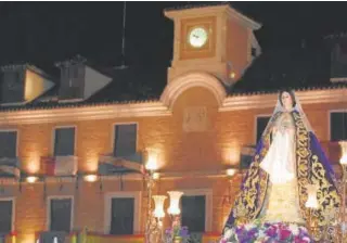  ?? // ABC ?? Imagen de la Santa Mujer Verónica a su paso por la plaza Mayor de Ocaña