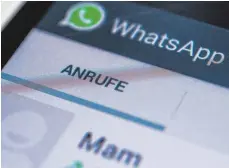  ?? FOTO: ANDREA WARNECKE ?? Anrufe über Messenger wie WhatsApp kosten zwar kein Geld, dafür aber Datenvolum­en.