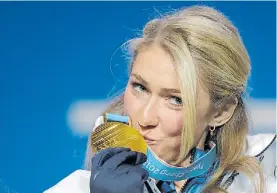  ?? REUTERS ?? Beso. Schiffrin se impuso ayer en el slalom gigante femenino.