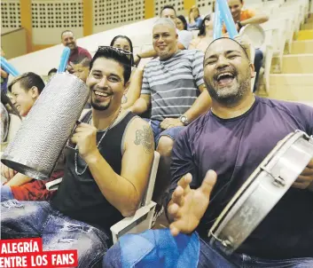  ??  ?? ALEGRÍA
ENTRE LOS FANS
Varios fanáticos de los Gigantes le pusieron música al primer juego local del sexteto en esta temporada al recibir la visita de los Cafeteros de Yauco.