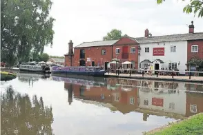  ?? ?? Fradley Junction with its 90-degree turn.