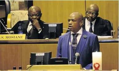  ?? /TIRO RAMATLHATS­E ?? North West premier Supra Mahumapelo has been told by the ANC leadership to resign or risk being fired.