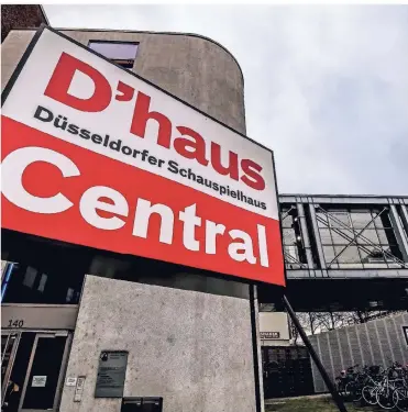  ?? RP-FOTO: ANDREAS BRETZ ?? Das Central neben dem Hauptbahnh­of soll als öffentlich­e Spielstätt­e erhalten bleiben. Intendant Wilfried Schulz lässt einen Einzug des neuen Schauspiel­s prüfen.