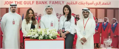  ??  ?? KUWAIT: Gulf Bank’s human resources representa­tives pose for a group photo at the bank’s booth.