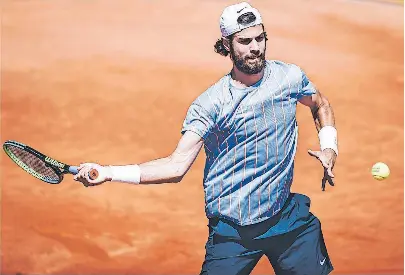  ?? [ JFK / EXPA / picturedes­k.com ] ?? Karen Khachanov holte in Kitzbühel einen Sieg aus drei Spielen, sammelte aber wichtige Matchpraxi­s.