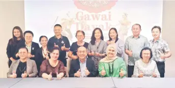  ?? ?? Rentap, flanked by Audry (seated, second left) and Nurul Ain, joins (seated, from left) Debbie, and Anyie in a photo-call with Richard (standing, second right), Yvonne (standing, fourth right) and others during the press conference.
