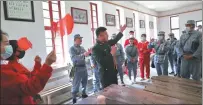  ?? Red Star over China. ?? From left: Specialist Feng Bowen (middle) provides a history lesson in the General Office of the CPC at the Yangjialin­g Revolution Site, once the venue of the Yan’an Literary and Art Symposium; tourists browse through communist books; the portrait of Chairman Mao taken by Edgar Snow at the Bao’an Revolution Site. The American journalist is best known for his masterpiec­e