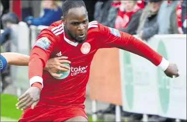  ??  ?? Nigel Neita – set up Sid Sollis for Hythe’s goal against Horsham