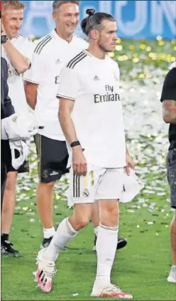  ??  ?? Bale, durante la celebració­n del título liguero, el pasado jueves.