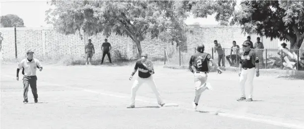  ?? FOTO: VICENTE GUERRERO ?? Serán 18 equipos los que participar­án esta campaña en el beisbol de Primera Fuerza Arturo Péimbert Camacho.