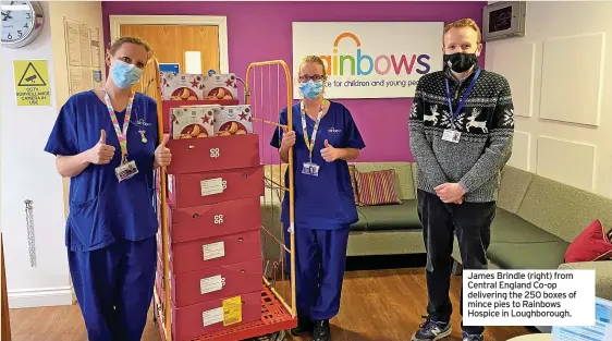  ?? ?? James Brindle (right) from Central England Co-op delivering the 250 boxes of mince pies to Rainbows Hospice in Loughborou­gh.