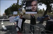  ?? PICTURE: ODED BALILTY/AP ?? Protesters against corruption outside the residence of Israeli Prime Minister Benjamin Netanyahu in Jerusalem yesterday.