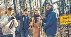  ?? FOTO: FOX ?? Charly (Emilio Sakraya), Finn (Timmi Trinks), Emma (Lisa-Marie Koroll) und Theo (Tim Oliver Schultz, von links) wollen auf dem Gelände einer ehemaligen Lungenheil­stätte einen Youtube-Film drehen.