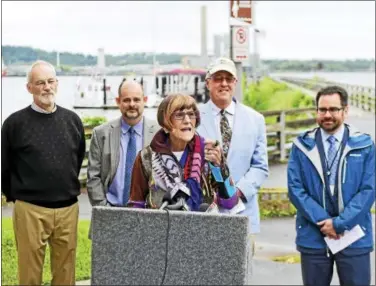  ?? PETER HVIZDAK — HEARST CONNECTICU­T MEDIA ?? U.S. Rep. Rosa DeLauro, D-3, speaks at a press conference Monday at the Long Wharf Pier in New Haven. With her are, from left, David Sutherland, Nature Conservanc­y director of government relations; Bill Lucey, Save the Sound soundkeepe­r; Curt Johnson,...