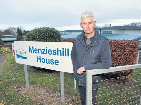  ??  ?? BAN: Ian Simpson from Fowlis has been told he can’t visit his mum in Menzieshil­l House. Picture by Gareth Jennings.