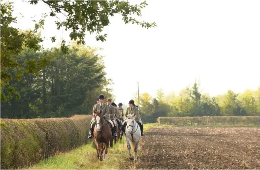  ??  ?? Above, left: an early morning with the Grove & Rufford. Above: a smaller field for the Kimblewick. Below: Harry Beeby joins the Oakley this season.
Previous page: a dawn start for the Surrey Union